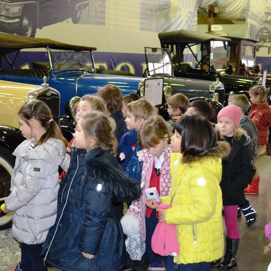 Year 2 Trip to Retro Auto Museum